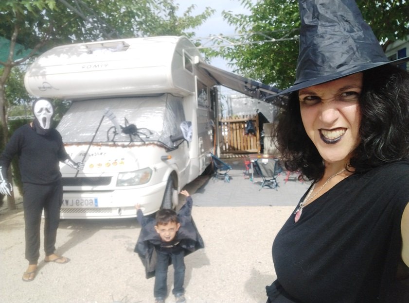 Camping viaje autocaravana Halloween 2024 con niños